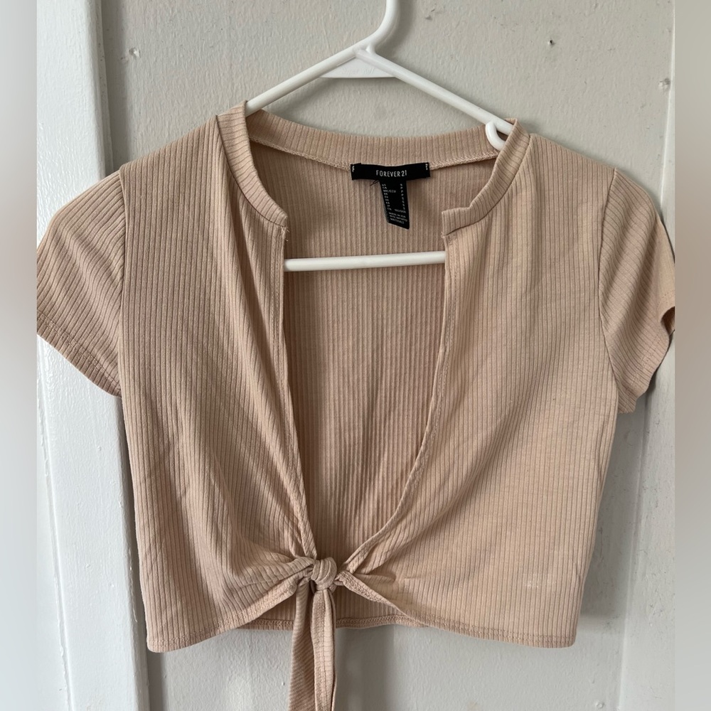 crop tie in the front top